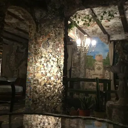 Casa Toscana トゥーン